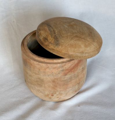 Afbeeldingen van Houten pot urn van Mango hout