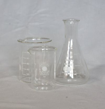 Afbeeldingen van Setje klein laboratorium glaasjes